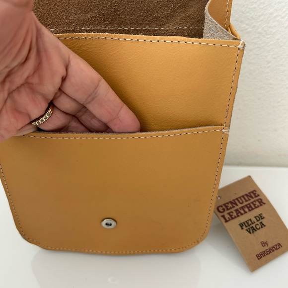 GENUINE LEATHER BY BARGANZA CROSSBODY - Picture 7 of 11